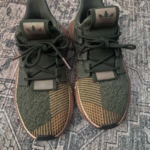 Woman’s Adidas Prophere Cargo Copper sneakers Size 6